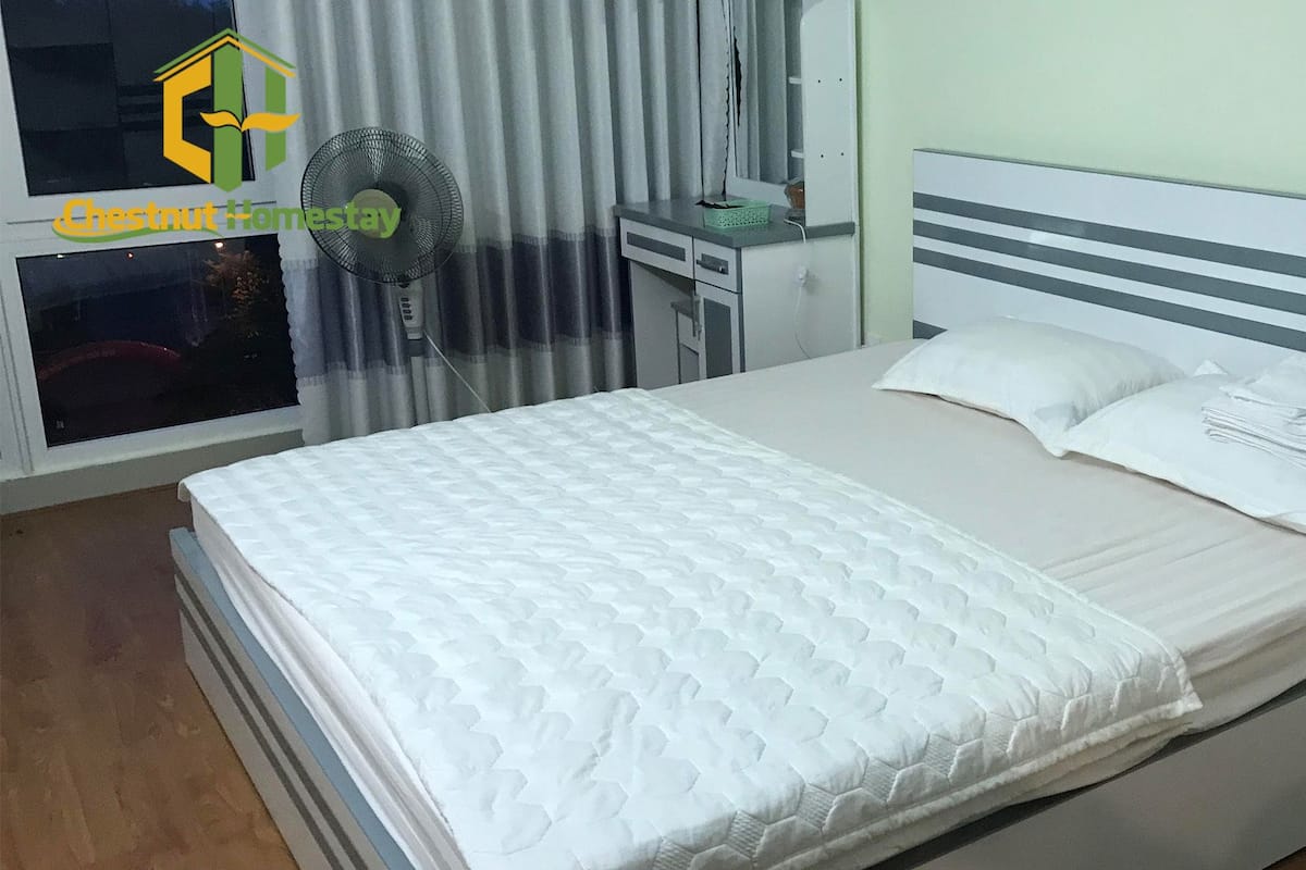 書桌、遮光窗簾/窗簾、免費 Wi-Fi、床單