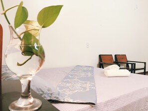 โต๊ะทำงาน, ผ้า�ม่านกันแสง, Wi-Fi ฟรี, ผ้าปูที่นอน