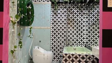Luxury Double Room, Sauna | Bathroom shower