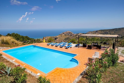 Privatvilla mit Pool und Blick über die Hügel Siziliens - LA COLLINA DEI NEBRODI