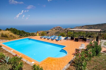 Private Villa with Vineyard, Pool & Stunning Views - LA COLLINA DEI NEBRODI