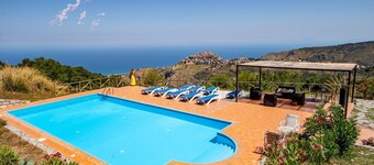 Private Villa with Vineyard, Pool & Stunning Views - LA COLLINA DEI NEBRODI