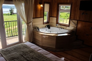 Deluxe Double Room, Jetted Tub, Bay View