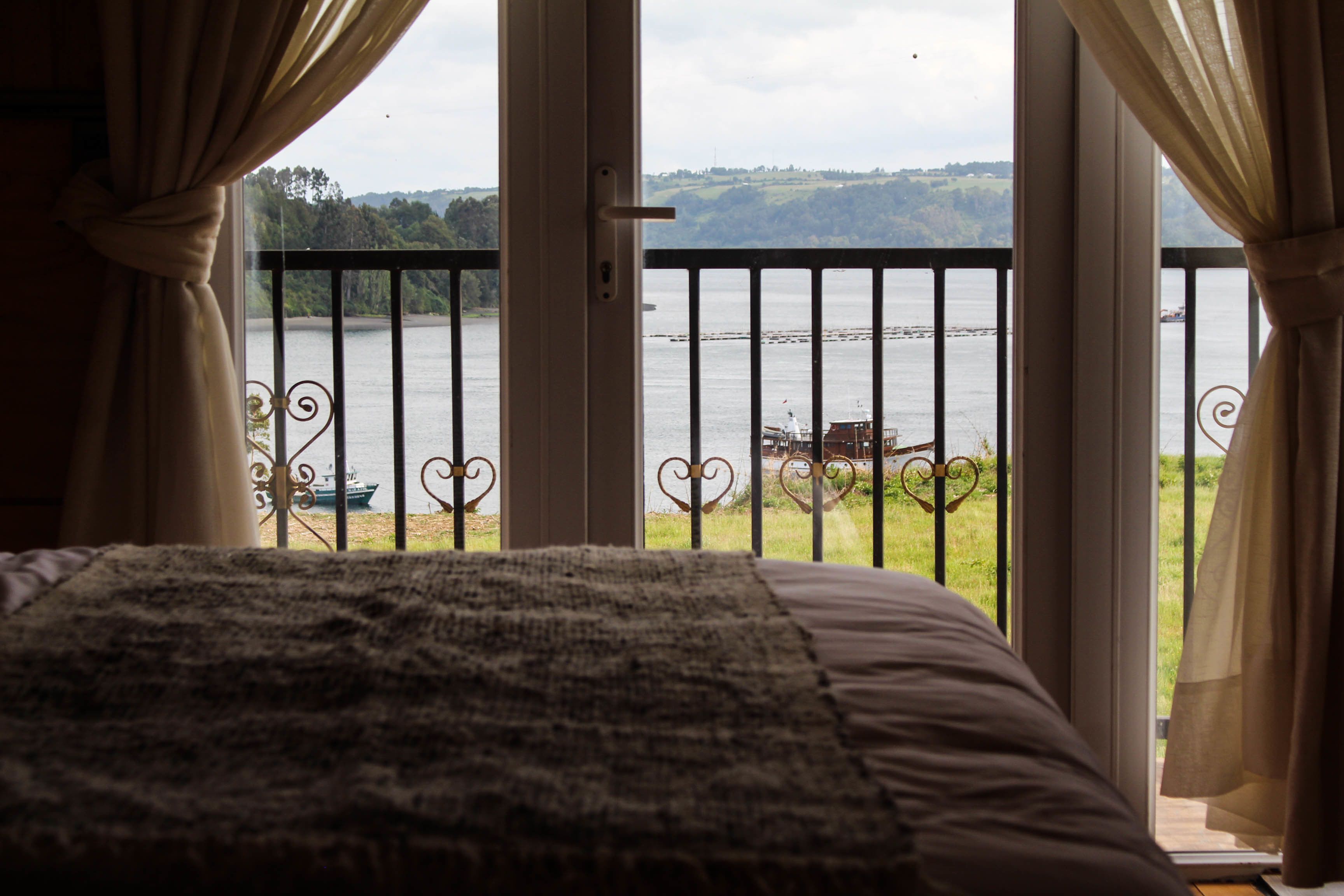 Deluxe Double Room, Jetted Tub, Bay View | Desk, free WiFi, bed sheets