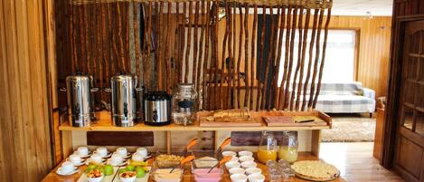 Tägliches inbegriffenes kontinentales Frühstück