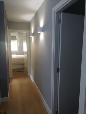 2 chambres, fer et planche à repasser, accès Internet, draps fournis