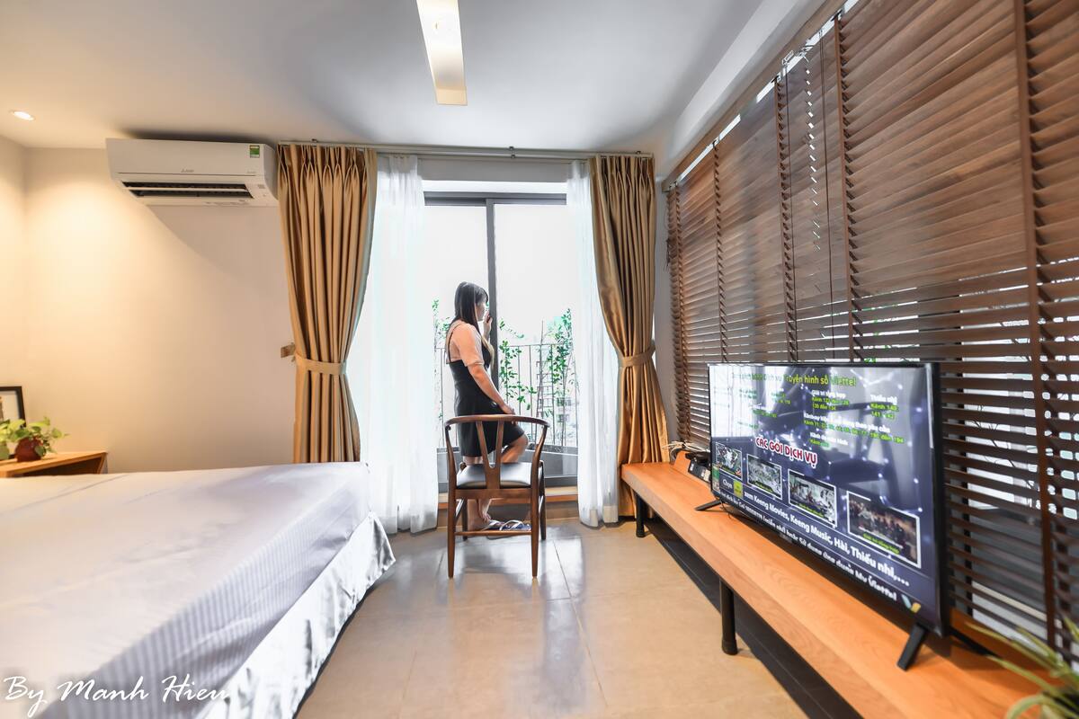 Dobbeltrom – deluxe, byutsikt | Minibar, safe på rommet, skrivebord og blendingsgardiner