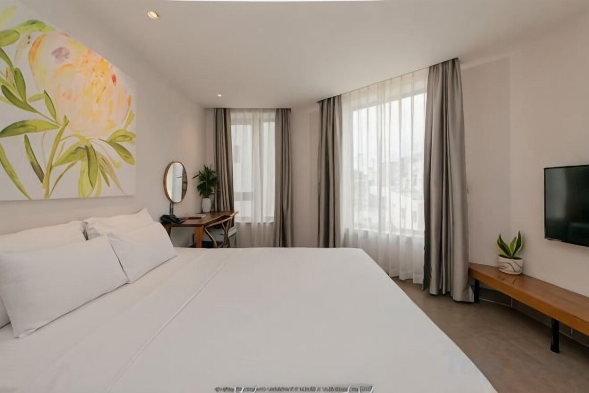 Minibar, in-room safe, desk, blackout drapes