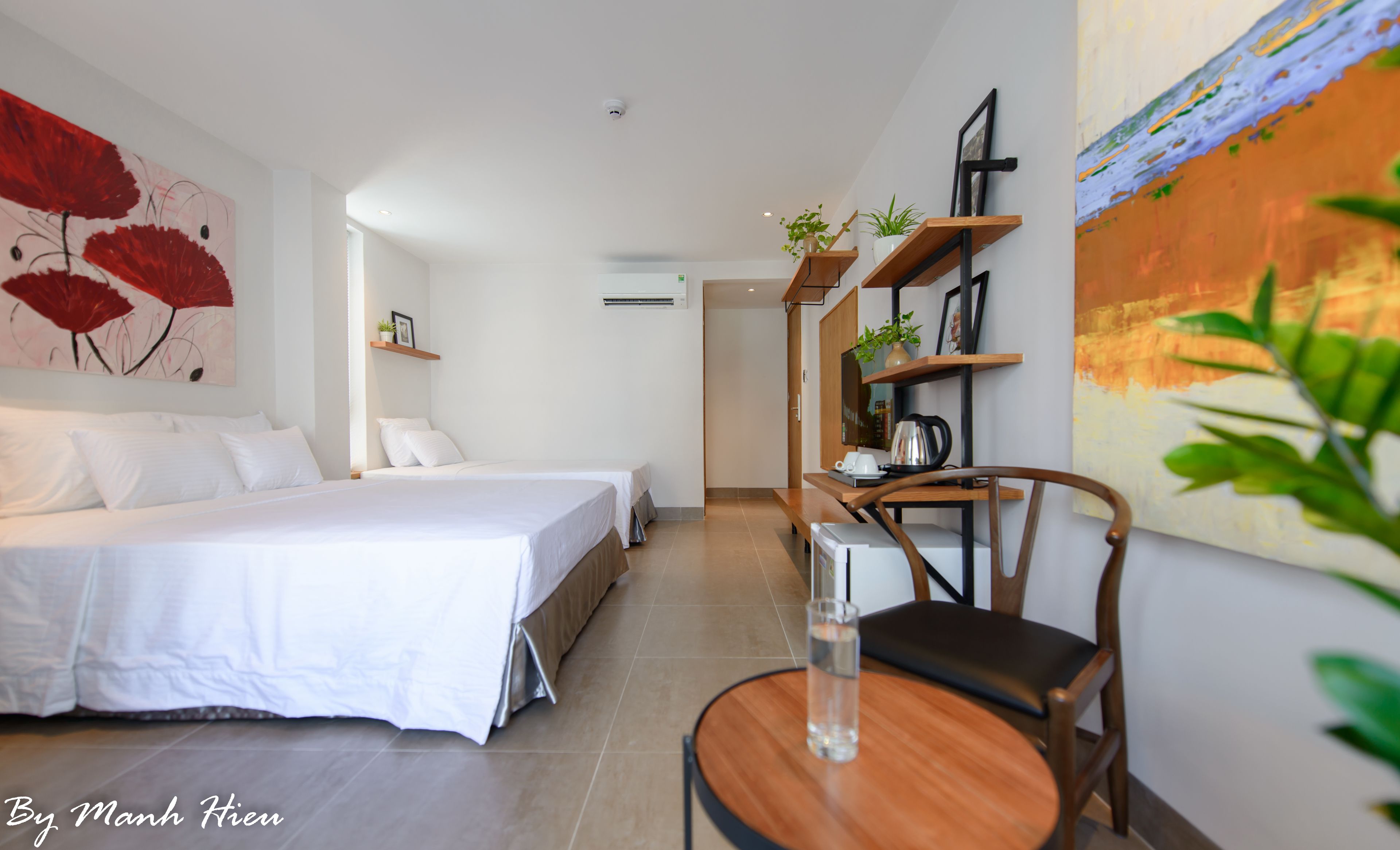 deluxe twin room | minibar, in-room safe, desk, blackout curtains