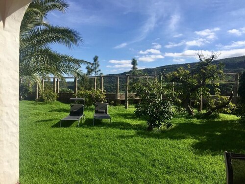 Villa yksinoikeudella puutarha kauniissa ympäristössä. ilmastointi