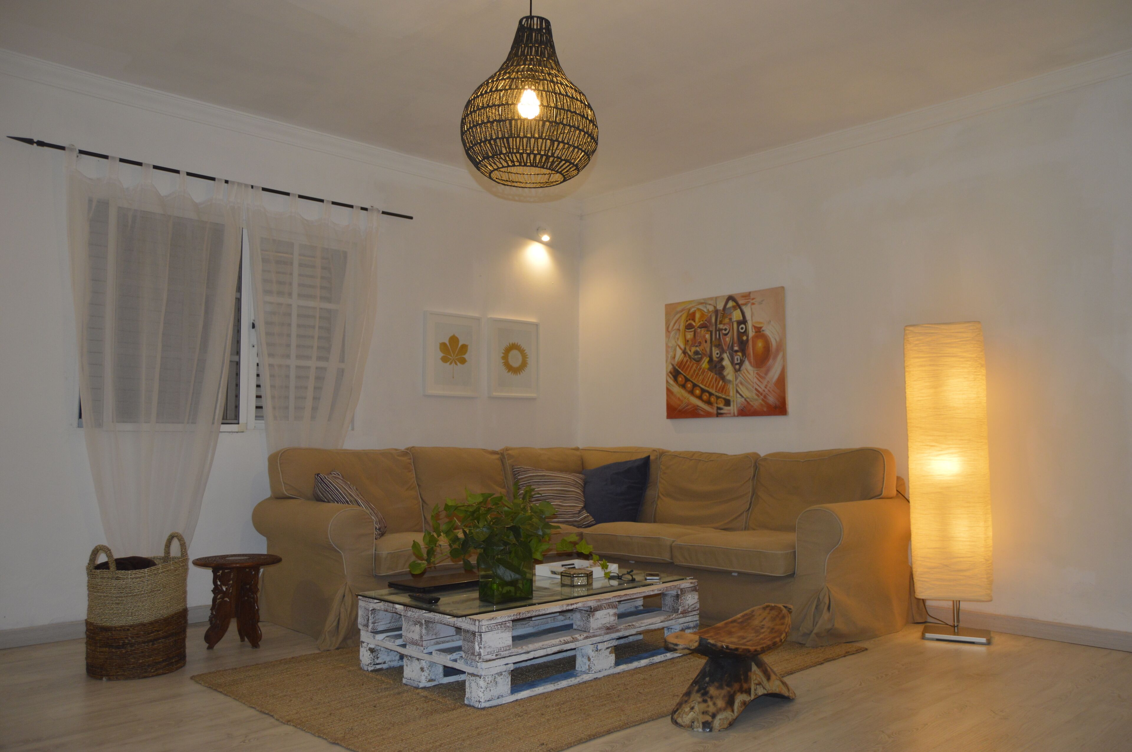 Smart-TV, Bücher, Stereoanlage