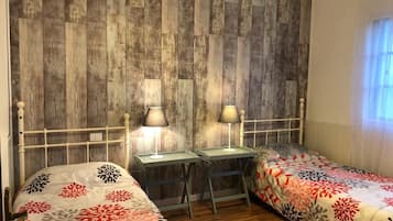 2 slaapkamers, een bureau, een strijkplank/strijkijzer, gratis wifi