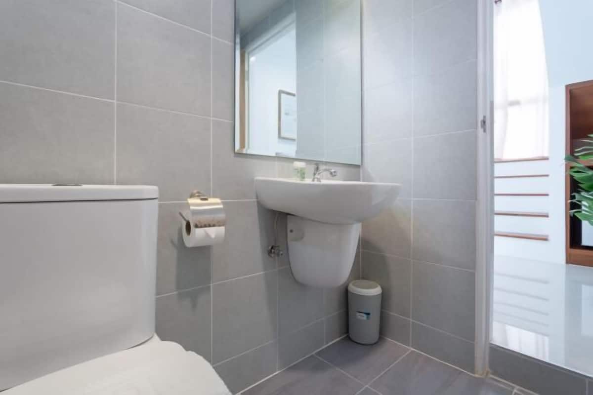 Bathroom | Shower, rainfall showerhead, free toiletries, hair dryer