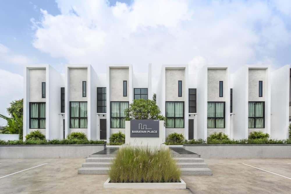 Barayan Place