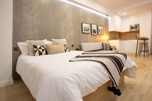 Una scrivania, ferro/asse da stiro, culla da viaggio, Wi-Fi gratuito