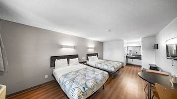 标准双人房, 2 张大床, 无烟房, 冰箱和微波炉 | 免费 WiFi、床单