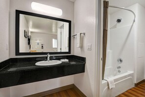 Free WiFi, bed sheets - Motel 6 Moultrie, GA (Moultrie)