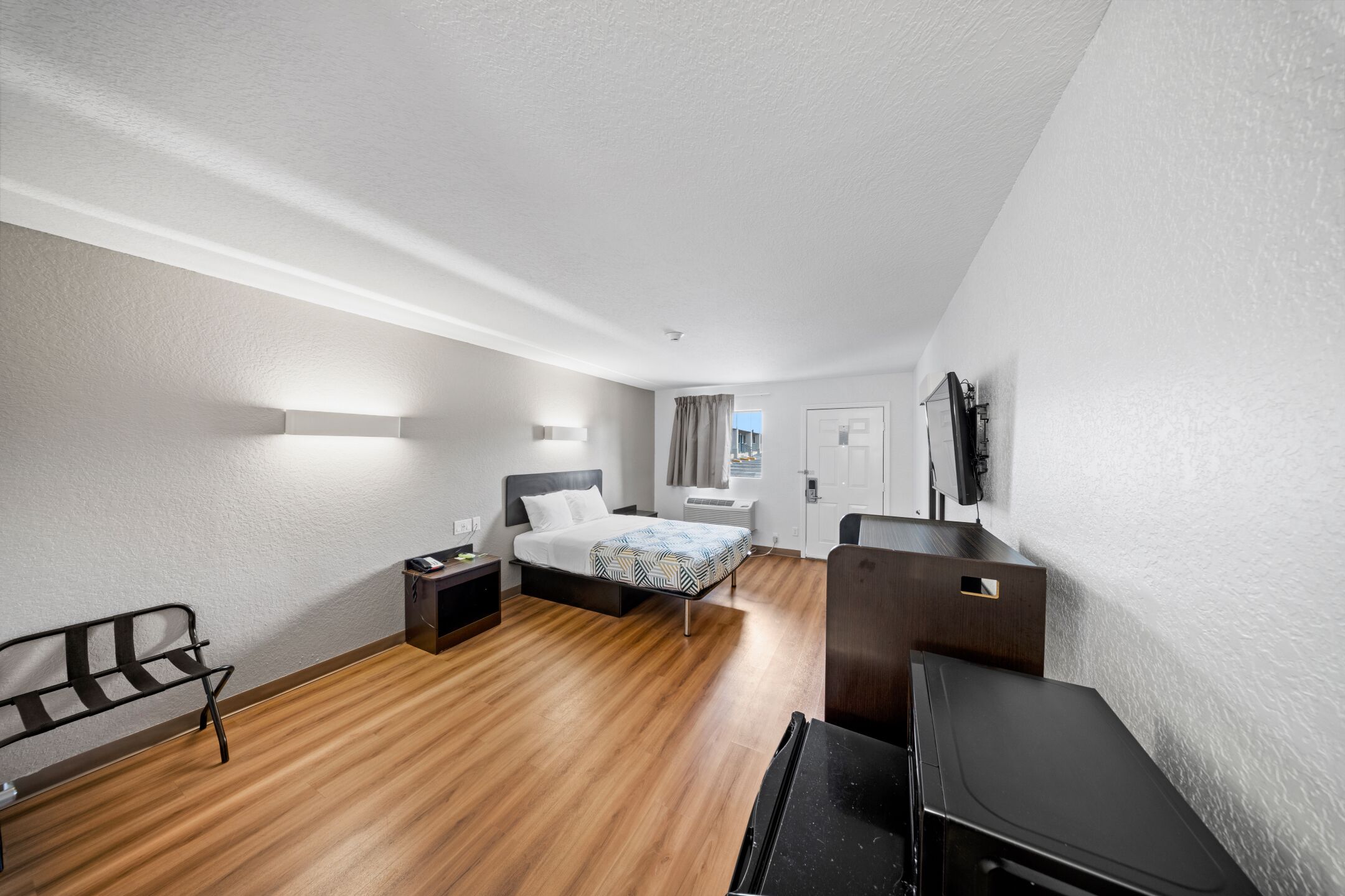 Standard Room, 1 Queen Bed, Non Smoking | Free WiFi, bed sheets