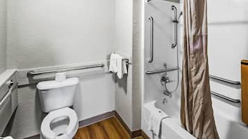 Standard Double Room, 2 Queen Beds, Non Smoking, Refrigerator & Microwave | Bathroom
