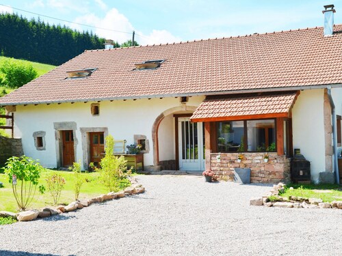 1-4 people, in the middle of nature, quiet location, playground, dogs allowed