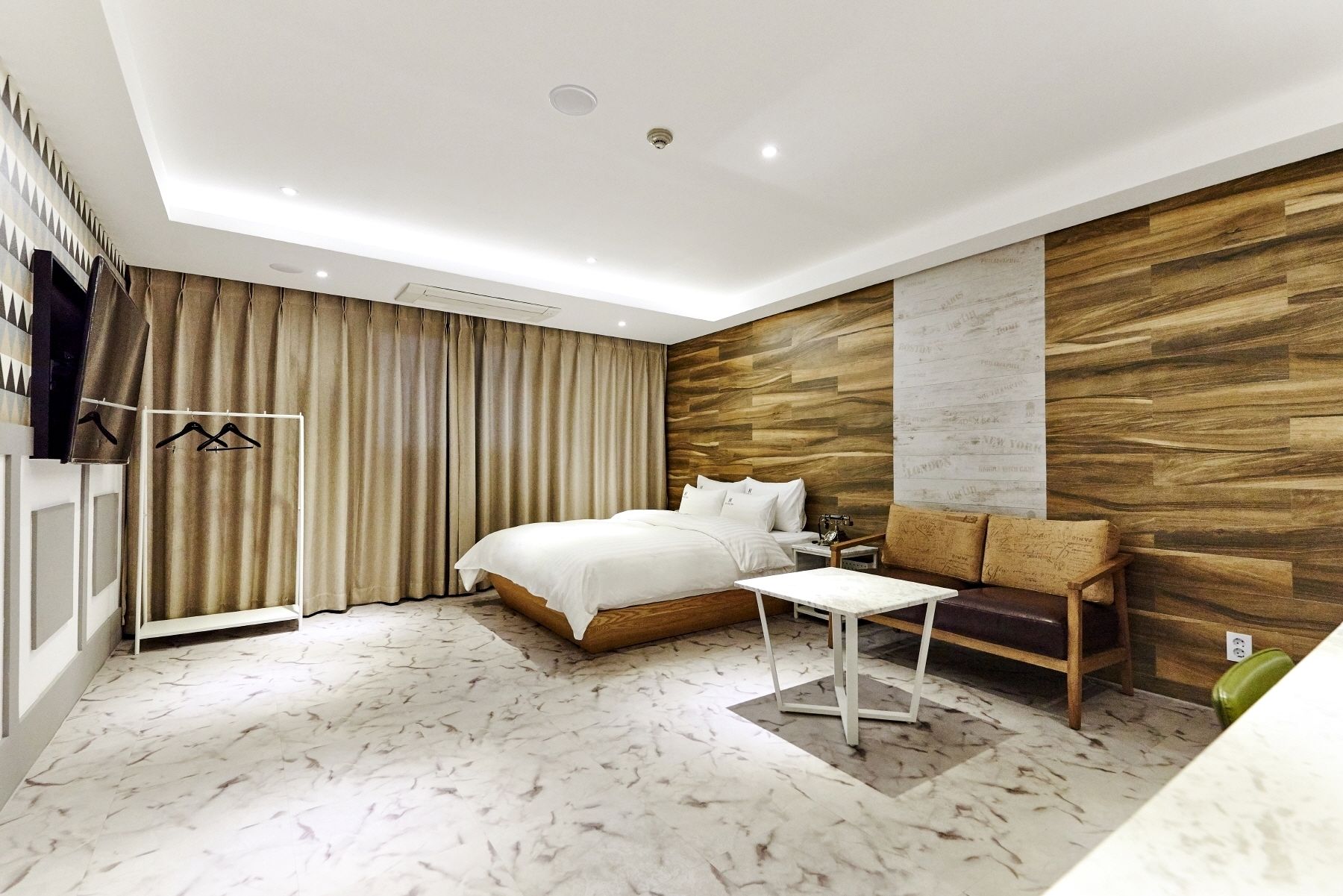 deluxe double room | individually decorated, individually furnished, soundproofing, free wifi