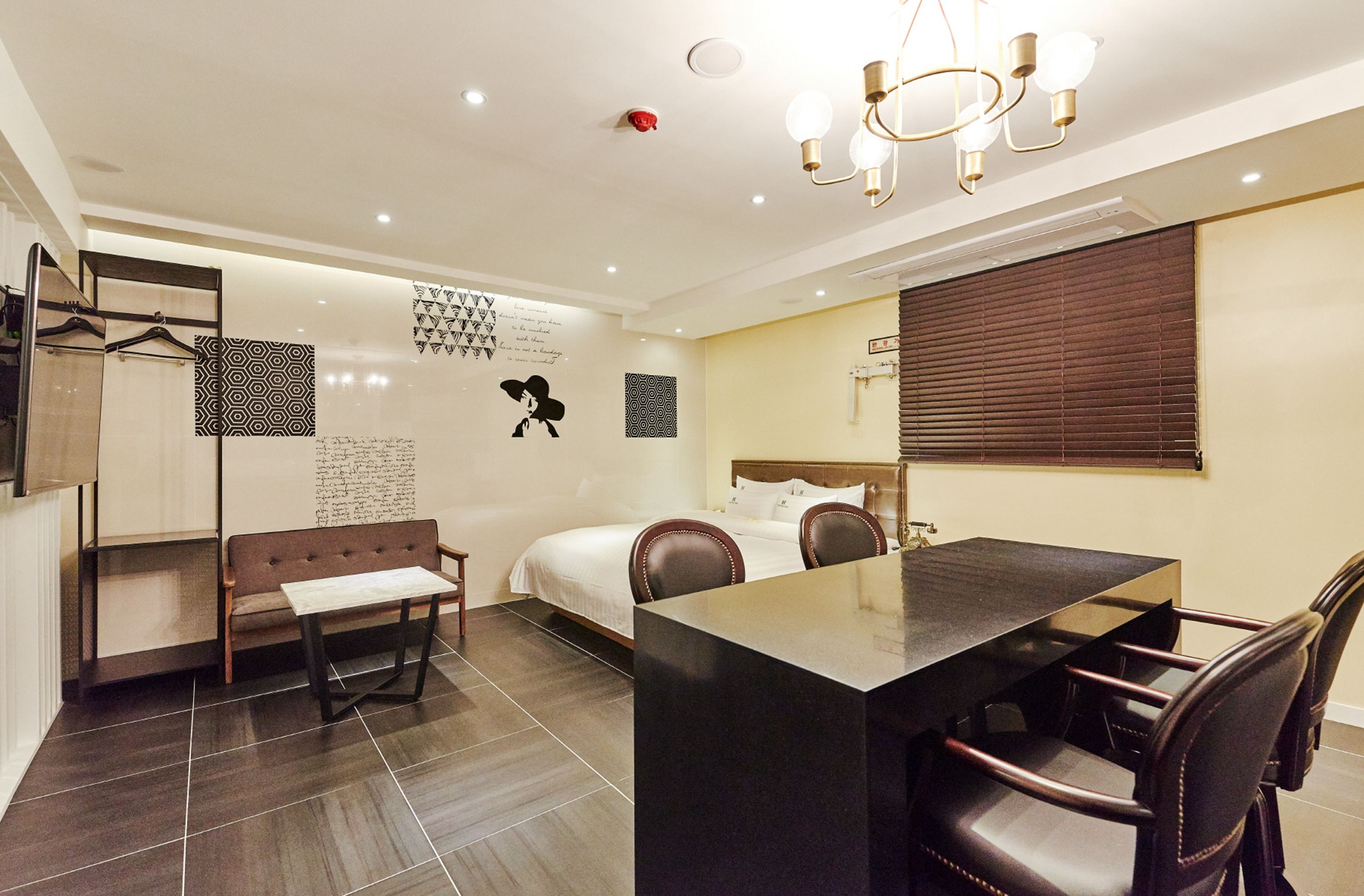junior suite | in-room dining