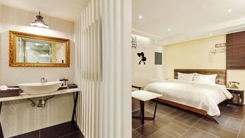 Junior Suite | Private kitchenette | Mini-fridge, microwave