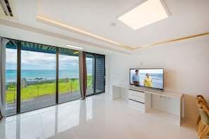 Spa Bath Premier Deluxe Ocean View 19 | Living area | 55-inch flat-screen TV with cable channels, TV, Netflix