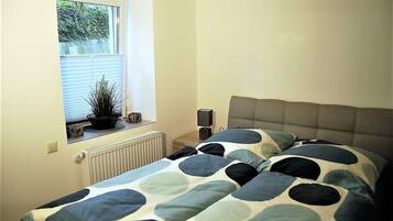 1 Schlafzimmer, BĂŒgeleisen/BĂŒgelbrett, Internetzugang, BettwĂ€sche