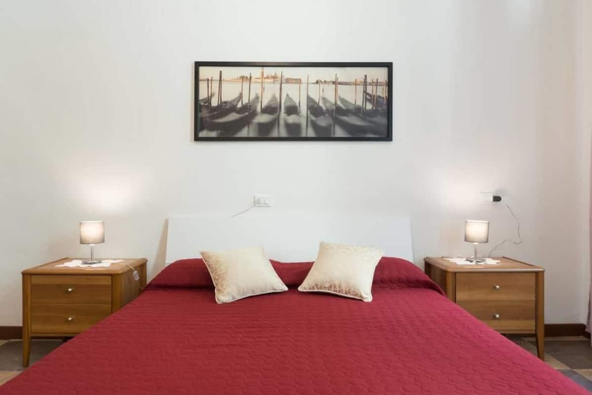 WiFi (free), bed sheets