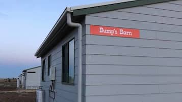 Mökki (Bump's Barn) | 2 makuuhuonetta, kannettavalle tietokoneelle sopiva työtila