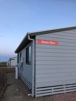 Cabin (Bump's Barn) | 2 bedrooms, laptop workspace, free cribs/infant beds