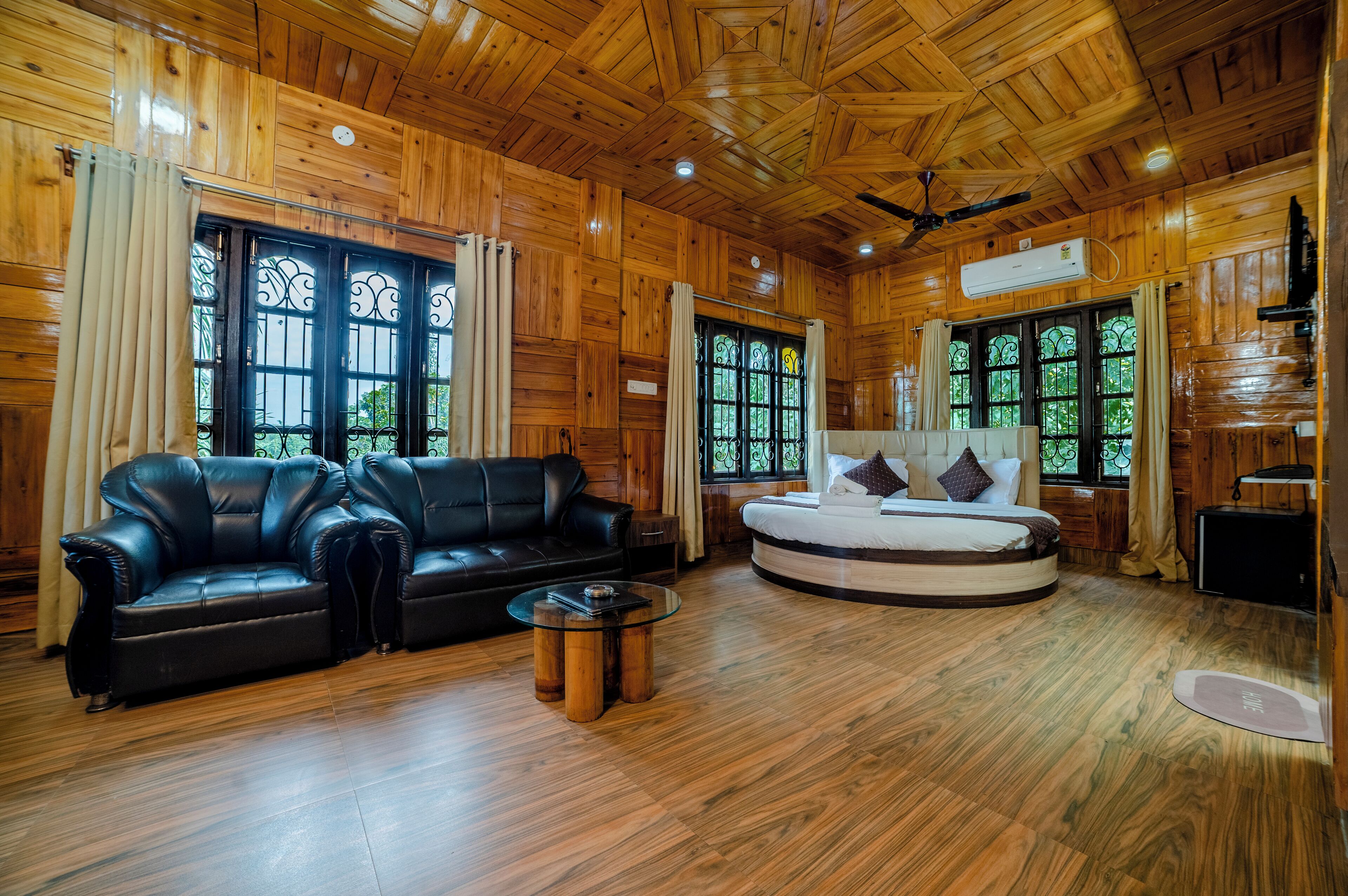 Literie hypoallergénique, coffres-forts dans les chambres, bureau