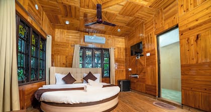 Resort Trimurti