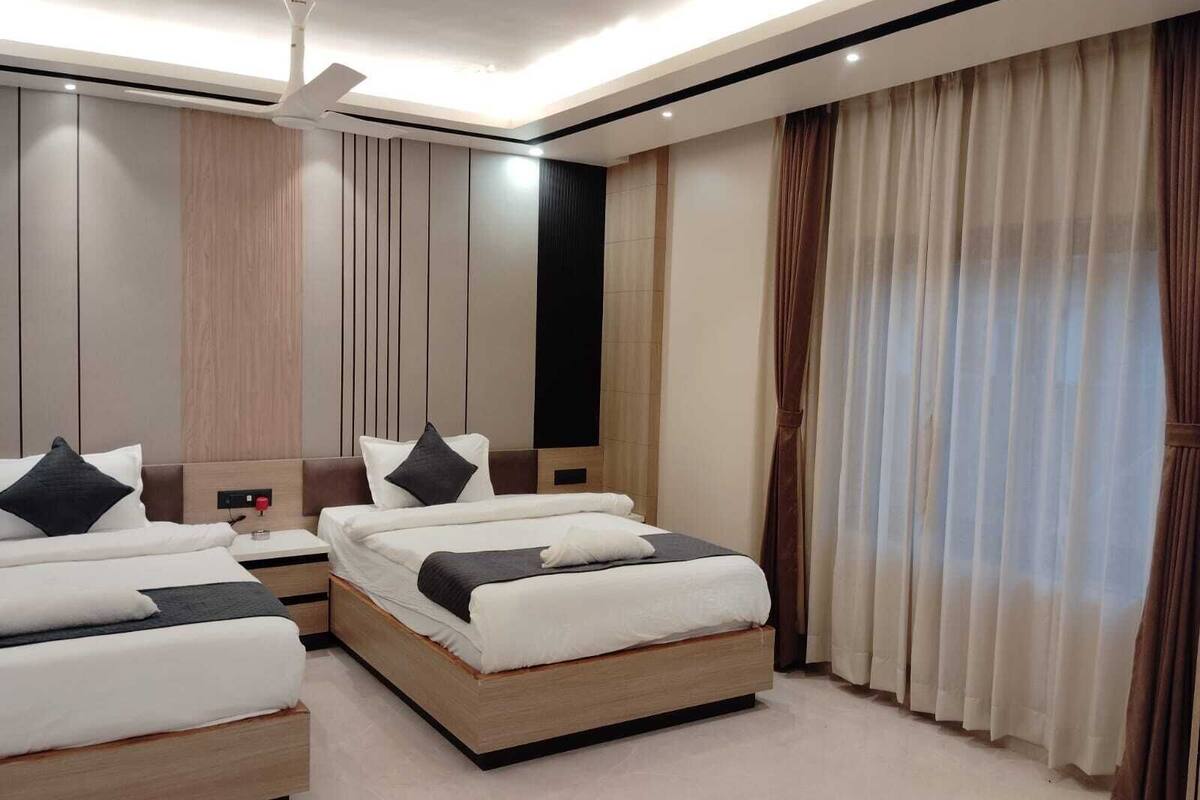 Roupas de cama antialérgicas, cofres nos quartos, escrivaninha