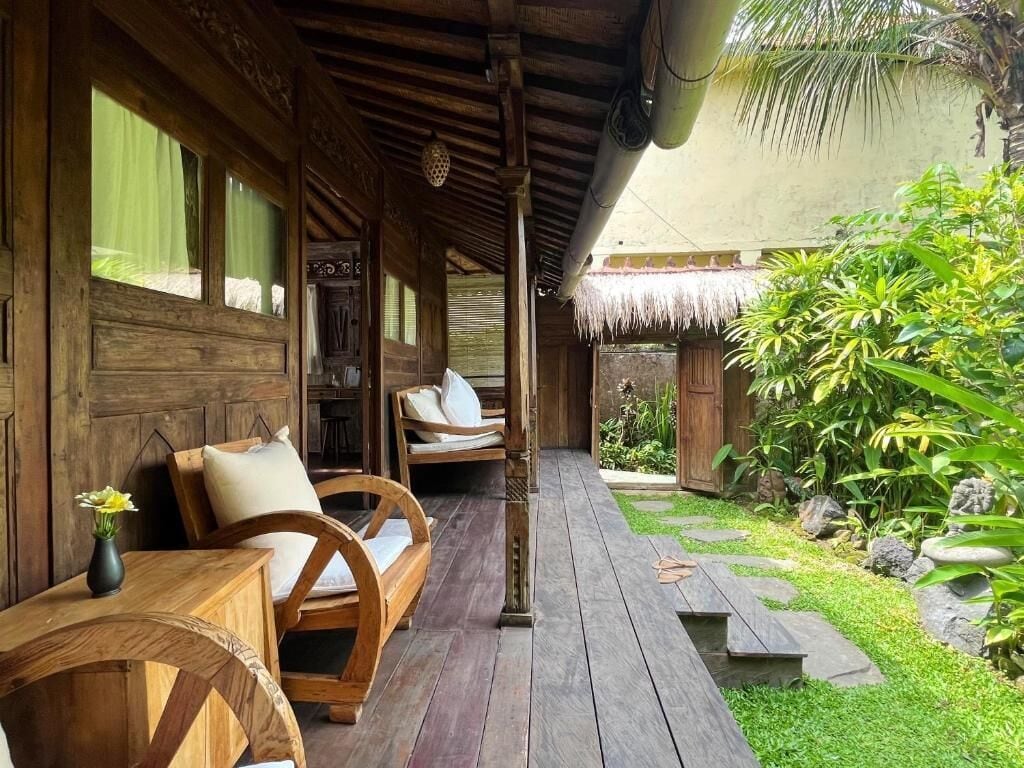 Traditional Bungalow, 1 Queen Bed, Non Smoking | Terrace/patio