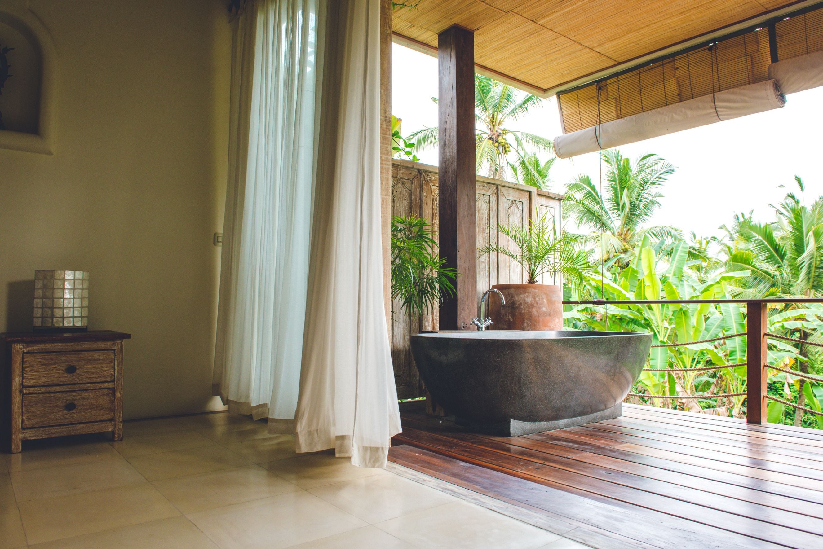 Luxury Double Room, 1 King Bed, Non Smoking, Garden View | Deep soaking bathtub