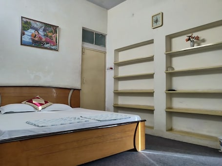 Standard Double Room, 1 Double Bed, Non Smoking | Rollaway beds. Feel At Home
