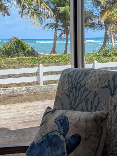 Ti-Mabouya-Marin, 2 people, terrace facing the sea, beach 50m away, 2 swimming pools 