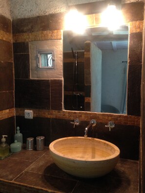 Shower, hair dryer, towels, toilet paper - Provence Alpilles in Eygalières Small authentic Mas for 2 people (Eygalières)