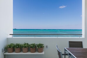 ลานระเบียง/นอกชาน