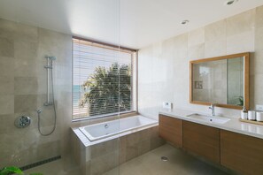 Villa, Meerblick, Strandnähe | Badezimmer