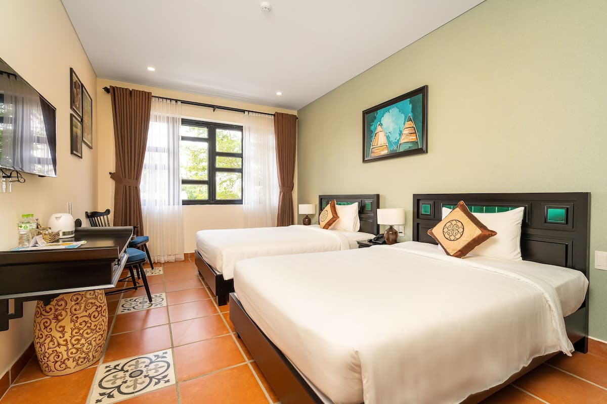 Laptop workspace, blackout drapes, WiFi (free), bed sheets