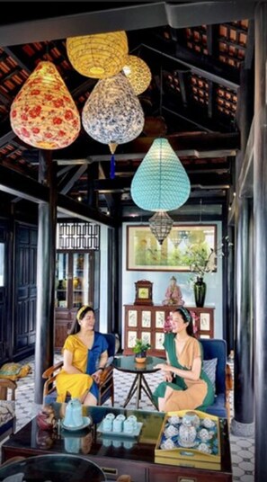 32-inch LCD TV with cable channels, TV - Oriental Hoi An Villas (Hoi An)