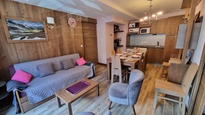 Smart TV, table football, ping pong, books