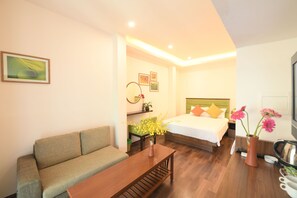 Executive Room | Minibar, in-room safe, desk, blackout drapes - Mr Sun Hotel - Travel (Hanoi)