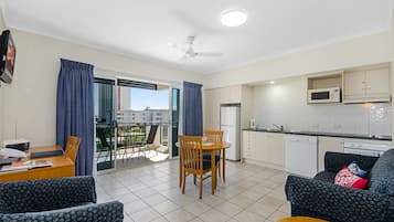 Appartement, 1 chambre | Bureau, système d’insonorisation, fer et planche à repasser