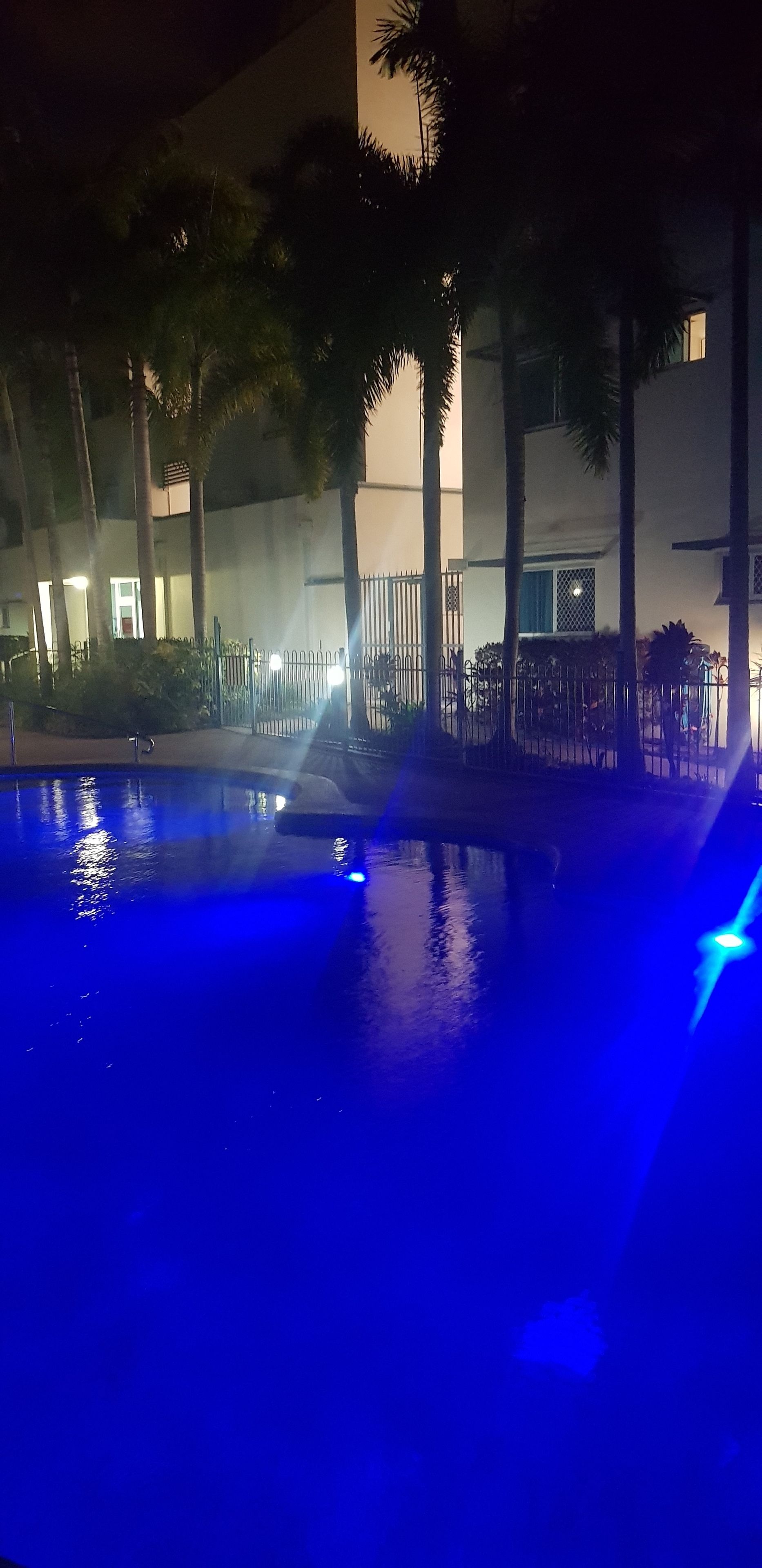 Hồ bơi ngoài trời