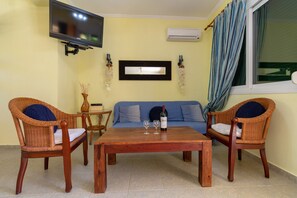 Vila, 3 quartos, de frente para a praia | Área de estar | TV de tela plana