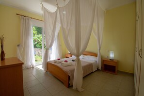 Vila, 3 quartos, de frente para a praia | 3 quartos, escrivaninha, ferros/tábuas de passar roupa